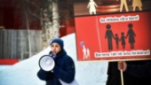 Föräldrarnas protest mot socialtjänsten: ”Vi vill ha våra barn”