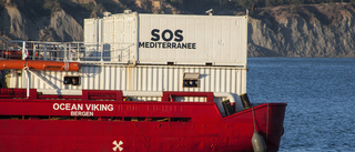 Fartyg med räddade migranter söker hamn
