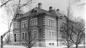 1928: Stadsfullmäktige under eget tak