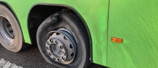 Fick punktering på E4 – resenärer fick byta buss på motorvägen