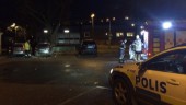 Bil i brand på torg i Strängnäs