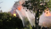 Alundabranden – Polisen: "Befarar att en kvinna omkommit" • Fortfarande för varmt för teknisk undersökning