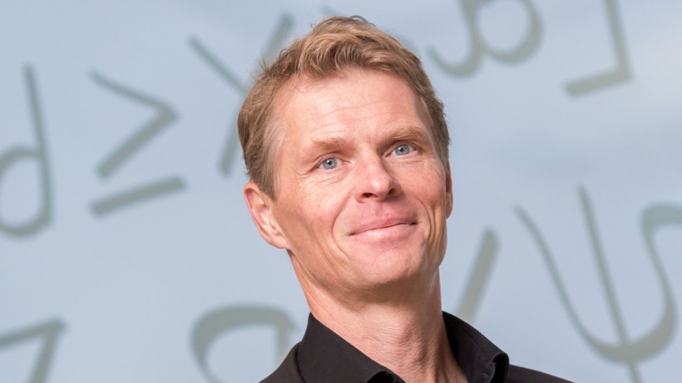 Christer Åhlund, professor i distribuerade datorsystem och föreståndare för Centrum för säkerhet i samhälle och kritiska infrastrukturer, berättar om forskningen.