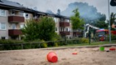 Våldsam brand bröt ut i Skäggetorp – två personer förda till sjukhus • 27 brandmän var på plats