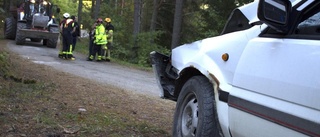 Bilist till sjukhuset efter traktorkrock