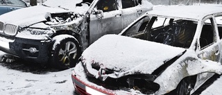 Hotande bilbrand snabbt släckt tack vare alert vittne – men snart brann fler bilar