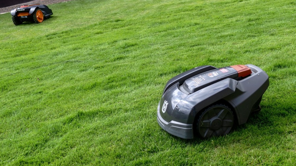 Skadorna på utomhuselektronik, som robotgräsklippare, ökar. Arkivbild.