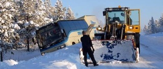 Busschauffören tvingades välja diket