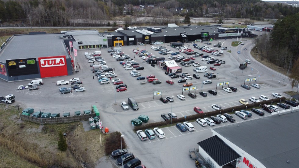 Det jag reagerar negativt på är okunskapen och beteendet bland bilister som lämnar parkeringen vid Gustavsberg, skriver insändarskribenten.