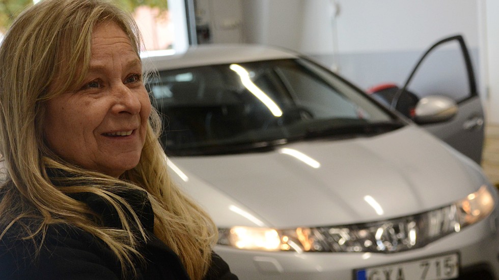 Marianne Nelson, chef på den nya bilbesktningsstationen i Vimmerby är nöjd med starten. "Det fortsätter att boka på så det känns jättekul" säger hon.