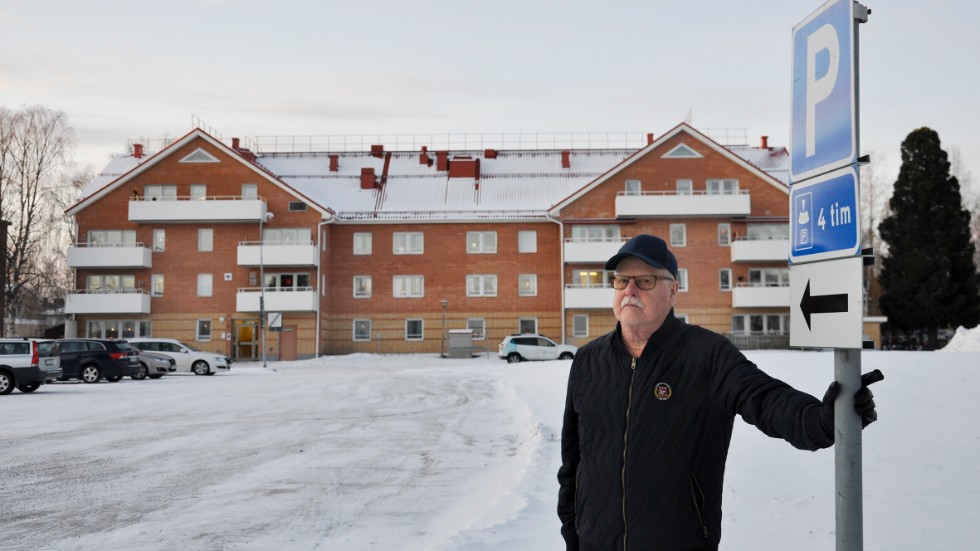 Bengt Engström har stridit för bättre parkeringsvillkor på den gamla tomten i centrum. Nu blir det lite bättre.