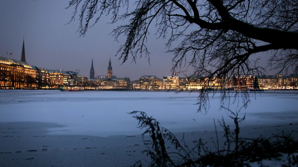 Aussenalster är en av två kända sjöar vid staden Hamburg; en stad som förekommer på dagens debattsida i Folkbladet Söndag.