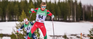 Började åka skidor som 13-åring – siktar mot toppen: "Jag vill bli bäst i världen"