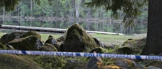 Häktad för mord på mannen i badsjön