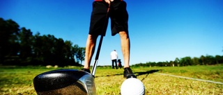 Golfboll gjorde hål i taket