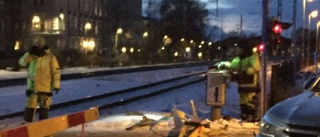 Vägbom sönderkörd i Uppsala