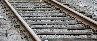 Tre personer på järnvägsspåret - tågtrafik stoppades