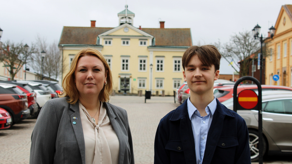 Hjalmar Karlsson följde med riksdagsledamoten Marie Nicholson (M) på jobbet. Men värvad till Moderaterna blev han inte, utan brättar att han har planer på att vara med och starta SSU i Hultsfred.
