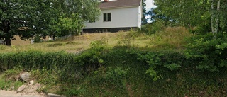Huset på Tjustvägen 3 i Överum har bytt ägare två gånger sedan 2021