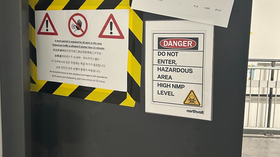 During the summer, high levels of the dangerous substance NMP were measured at Northvolt. This sign warns of danger and instructs employees not to enter. 