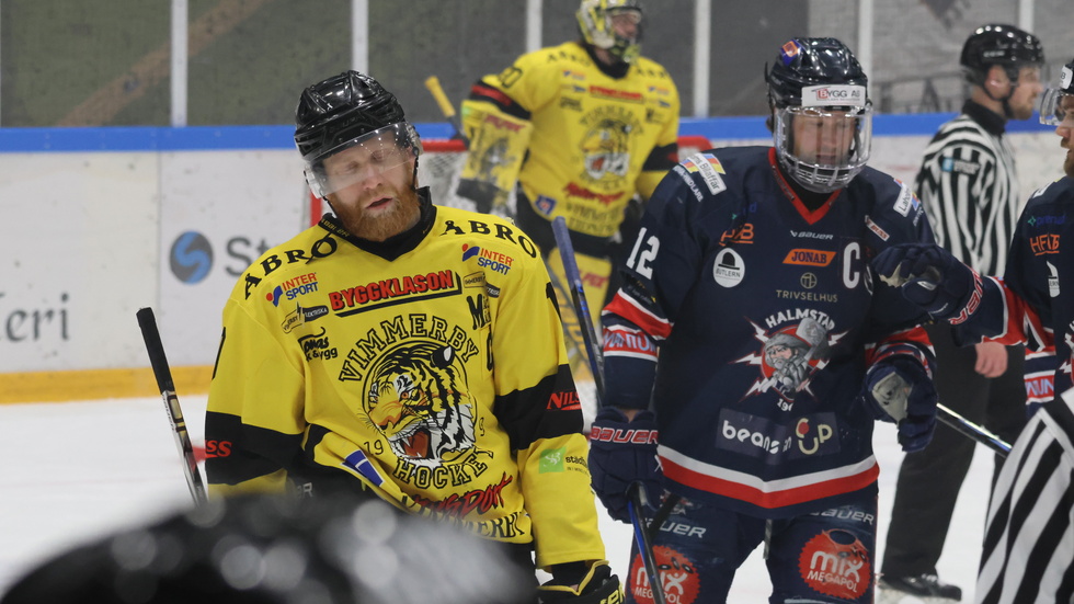 Jakob Karlsson deppar efter ett insläppt mål mot Halmstad.