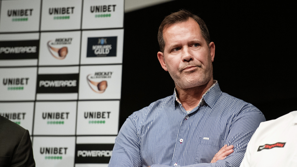 Patric Larsson är nytiltträdd sportchef i Tingsryds AIF. Till Vimmerby Tidning berättar han om beslutet att släppa tillbaka Oskar Lindgren till Vimmerby, helt gratis.