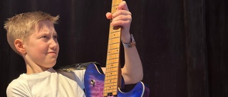 Tolvårig Uppsalagitarrist vill bli rockstjärna – får stipendium
