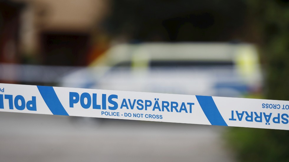 Polisen fick tidigt på lördagsmorgonen larm om att ett misstänkt farligt föremål hittats utanför ett radhus i Glasberga i Södertälje. Arkivbild.