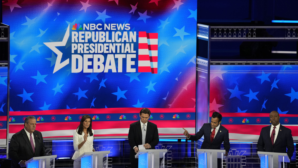 De republikanska presidentkandidataspiranterna, från vänster: Chris Christie, Nikki Haley, Ron DeSantis, Vivek Ramaswamy och Tim Scott.
