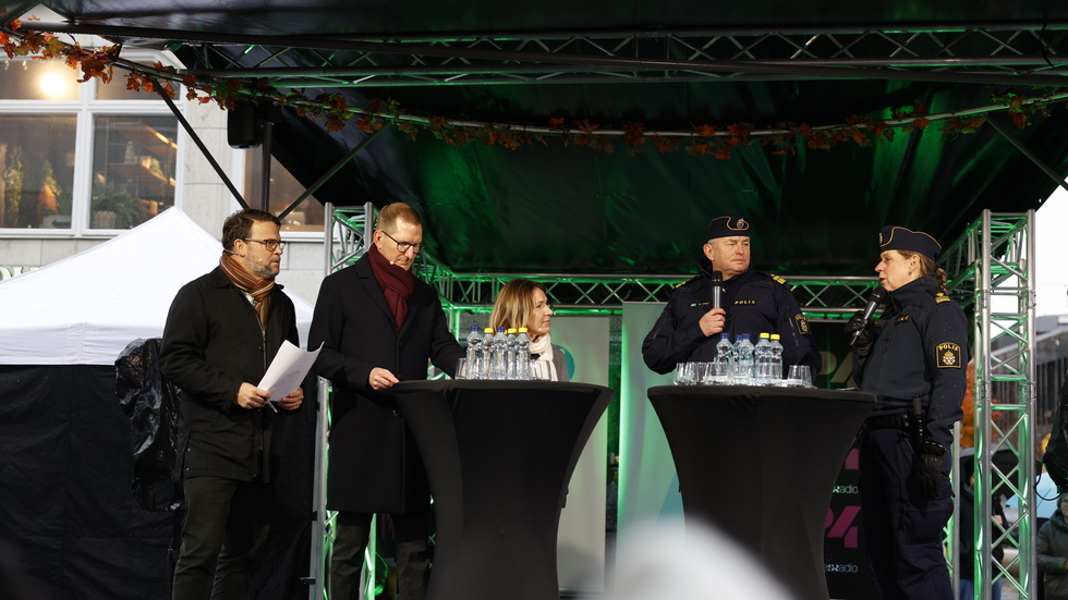 Lisa Sannervik, kommunpolis, och Dan Windt, biträdande kommenderingschef i region Mitt, fick svara på Uppsalabornas frågor.