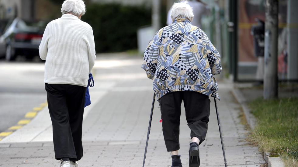 Brist på träning är en orsak till försvagning som ökar risken för fallolyckor, skriver företrädare för fyra pensionärsorganisationer.