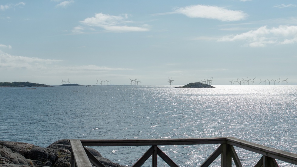 Vi har förberett vindparken Långgrund i åtta år, därför kan den stå klar redan 2028 om alla tillstånd kommer på plats. Bilden på hur vindkraftparken kan se från Femörehuvud sett är kraftig beskuren.