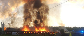 Stor brand i ladugård utanför Vännäs på torsdagen