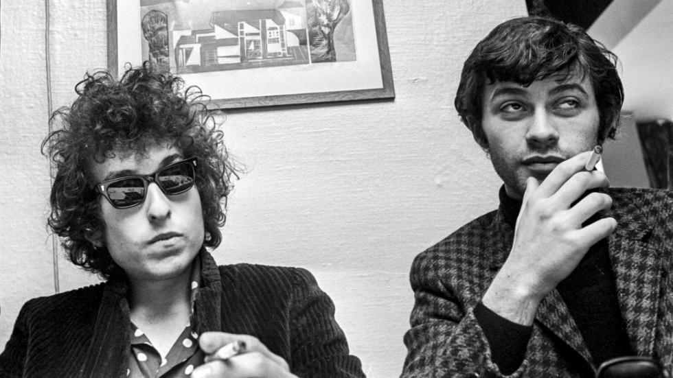 Bob Dylan och Robbie Robertson under en presskonferens i Solna den 28 april 1966. Dagen därpå spelade de i Konserthuset i Stockholm. Arkivbild.