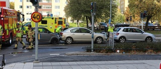 Tre bilar i krock i Uppsala
