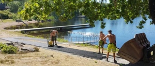 Här bygger de en ny ramp vid badet