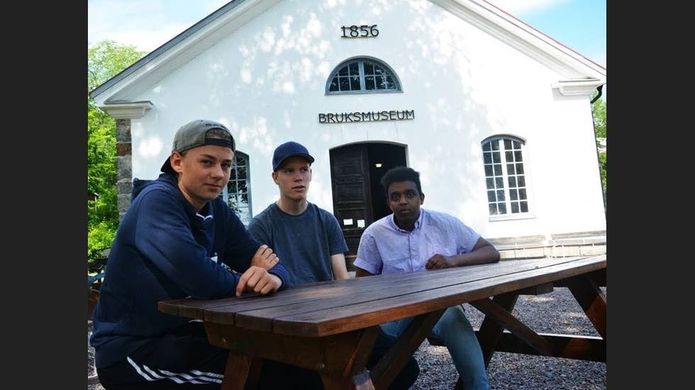 Gabriel Johansson, Oliver Kellgren och Abdinajib Mohamed sommarjobbar på museet.