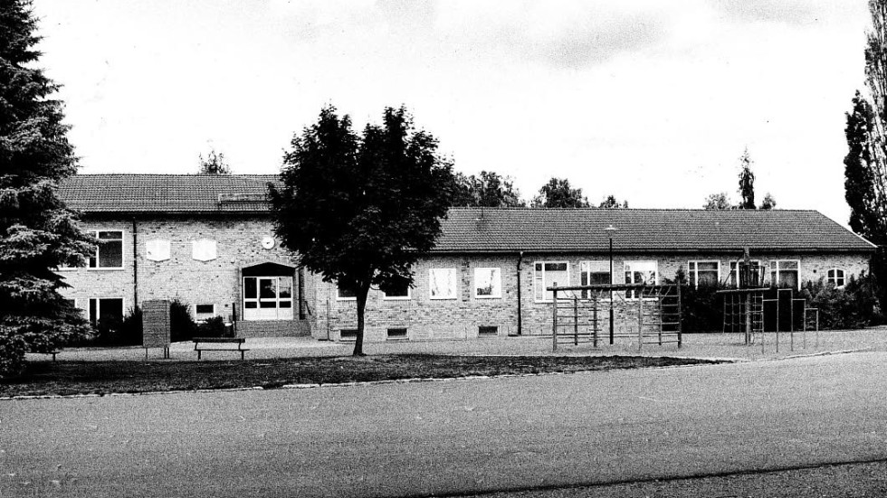 Bygget av Rimforsa skola blev en långbänk innan den stod klar 1953.