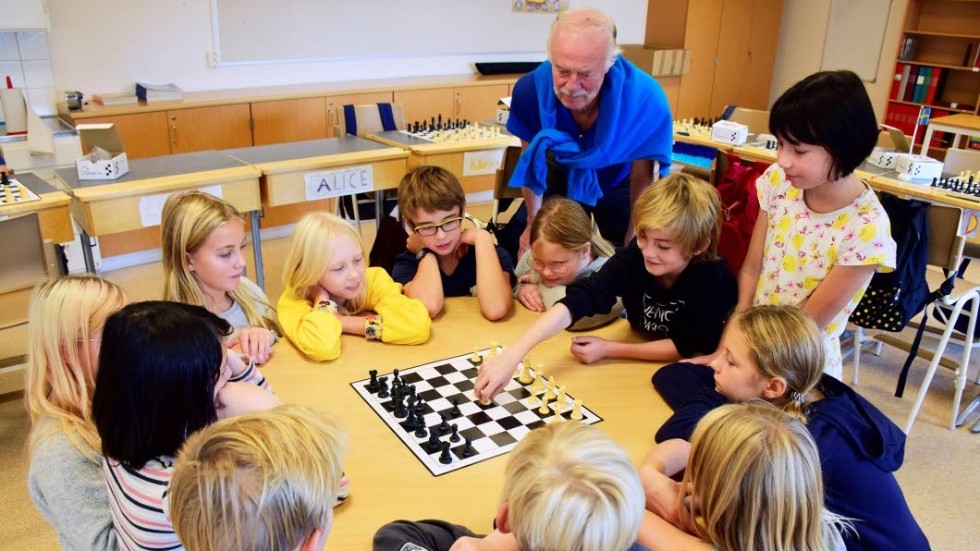 Fjärdeklassarna på Frödinge skola lärde sig idag nya drag av Lennart Beijer.