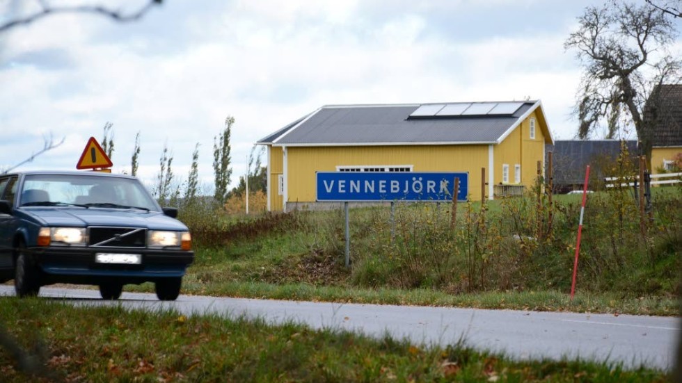 Byborna vill ha sänkt hastighet till 50 kilometer och förbud mot omkörning mellan infarten till kröngården och Vennebjrökeskylten söder om byn.