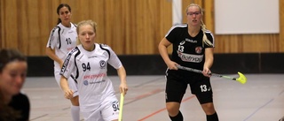 Charlotte Åström bidrar i defensiven