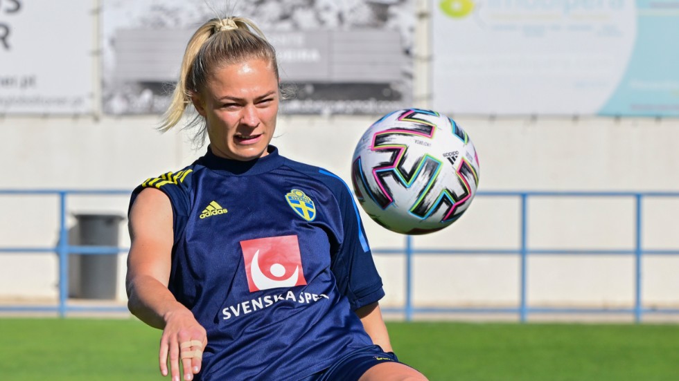 Fridolina Rolfö under ett träningspass i Albufeira i samband med Algarve Cup.