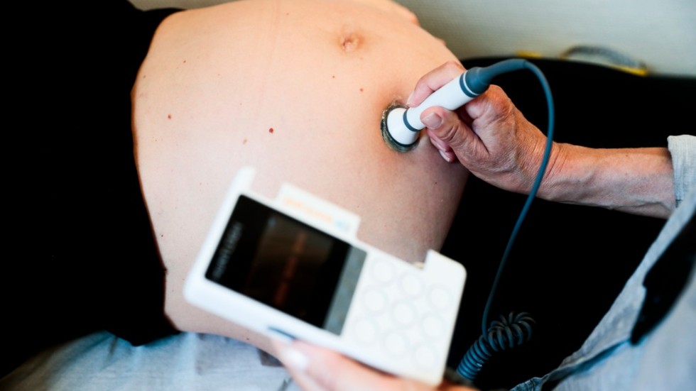 Nästa år kan en eller två kvinnokliniker i Skåne få testa modellen där en barnmorska följer gravida från mödrahälsovård till förlossning. Arkivbild.