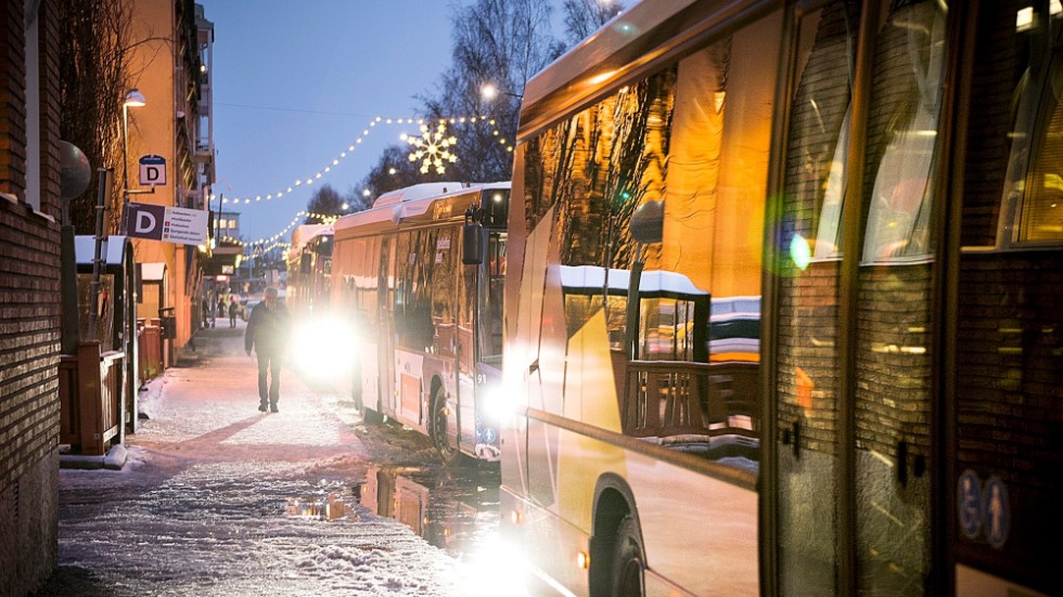 De borgerliga partierna ansåg att direkttilldelningen till Skellefteå Buss kunde strida mot konkurrenslagar och -regler.