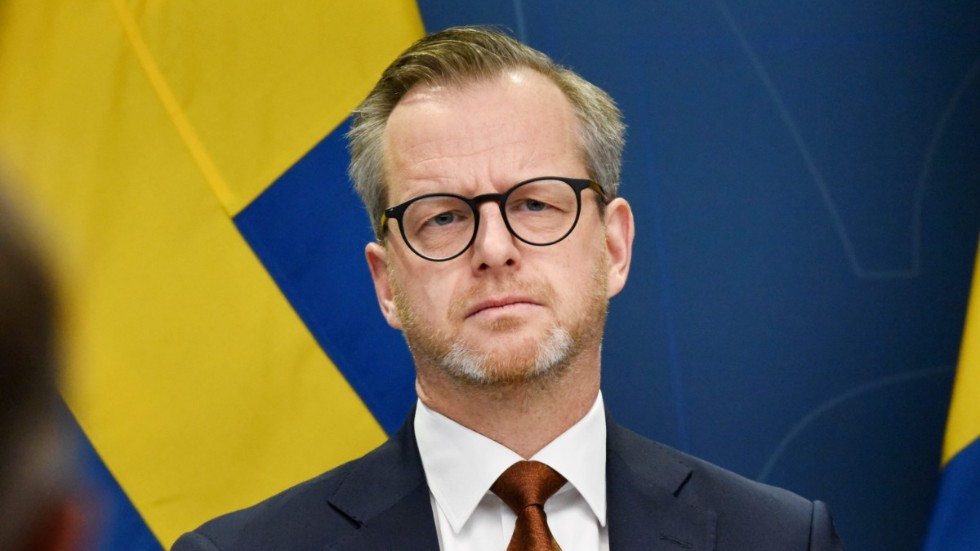 Finansminister Mikael Damberg (S) håller en pressträff för att presentera krisstöd till företag.