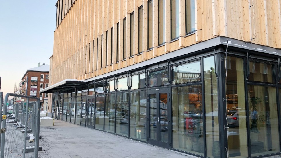 Skellefteå kommun svarar på kritiken om en smal passage i kulturhuset.