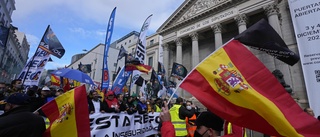 Spanska poliser i protest mot ändrad munkavlelag