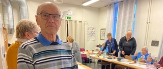 Vill att finska stärks för pensionärer och barn 