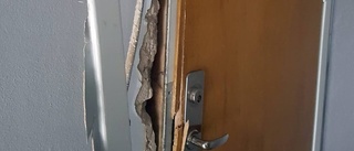 Polisen bröt upp dörren – bostadsbolag får ersättning