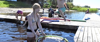 Sol och ute simskola i Vallsträsket lockar tillbaka många barn